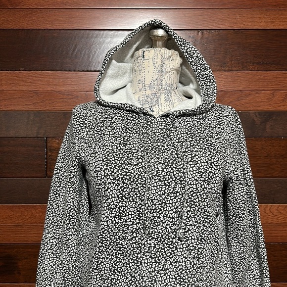 Nine West Crew Neck Long Sleeve Black and White Hoodie Sweatshirt - Picture 4 of 11